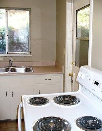 3rd image of 425 Finley St APT 7