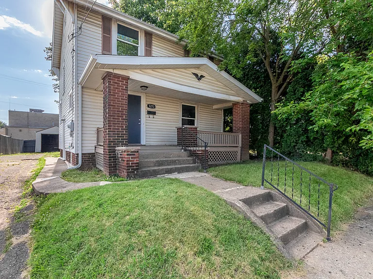 1273 Greenfield Ave SW — Photo 1
