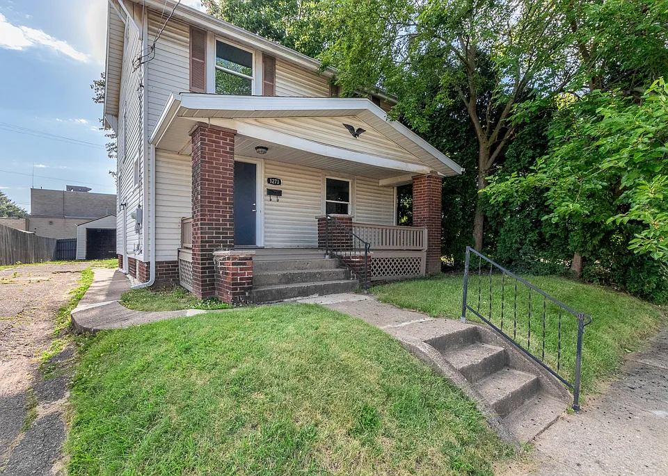 1273 Greenfield Ave SW