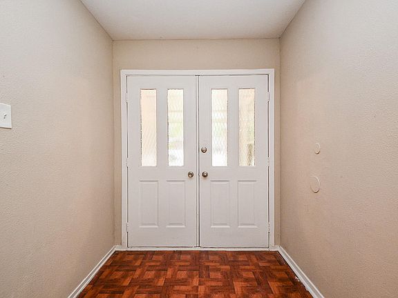 4th image of 2911 Birch Creek Dr