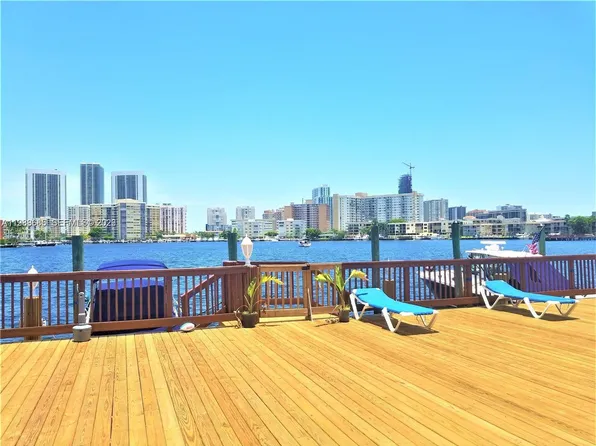 462 Golden Isles Dr, Hallandale, FL