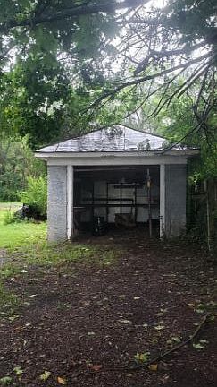 5th image of 15 E Stonewall Dr