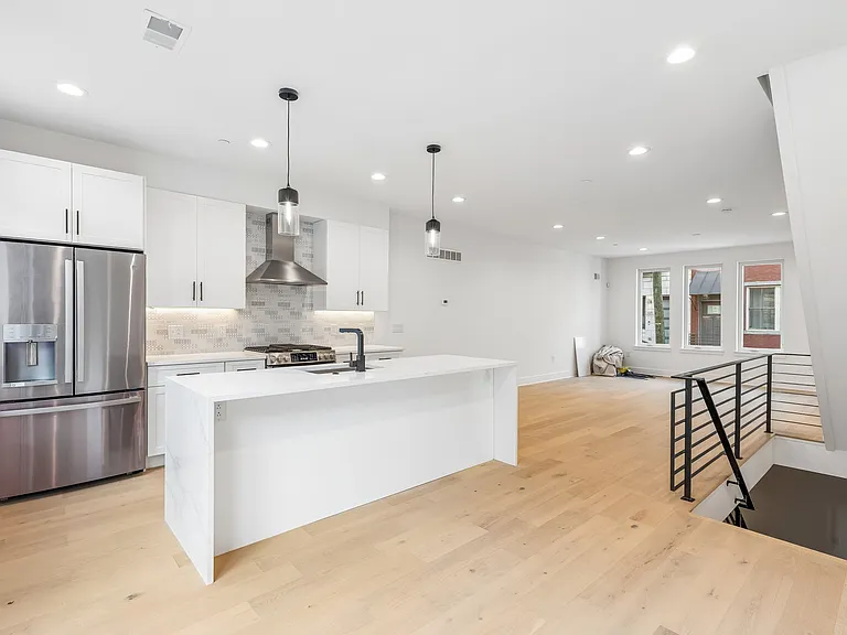 1342 S Bouvier St — Photo 8