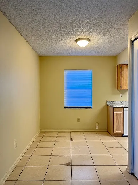 2/2 half duplex in DeLand, $1,300/month!! — Photo 4