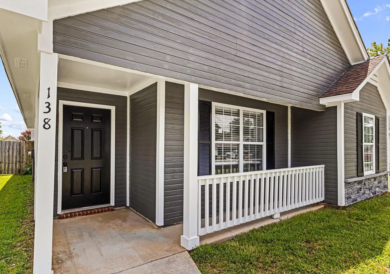 138 Kensington Cir — Photo 2