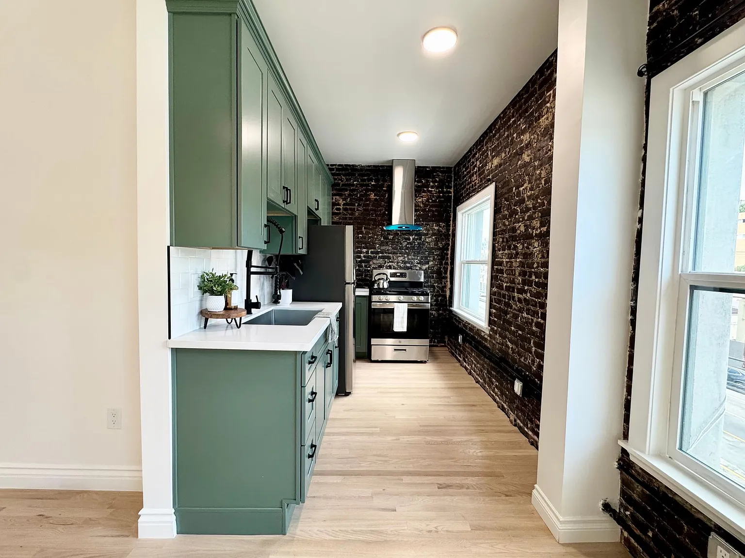 3218 W Sunset Blvd — Photo 1