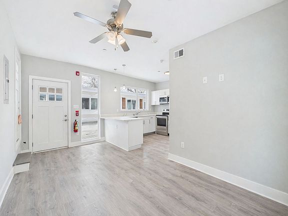 2nd image of 5524 Pulaski Ave #4