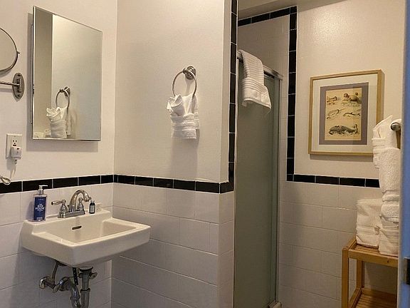 5th image of 46 Ash St #202