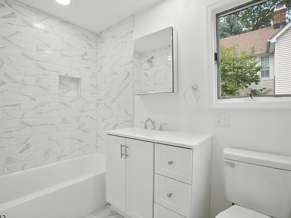 3rd image of 188 Burnett Ave Floor 2