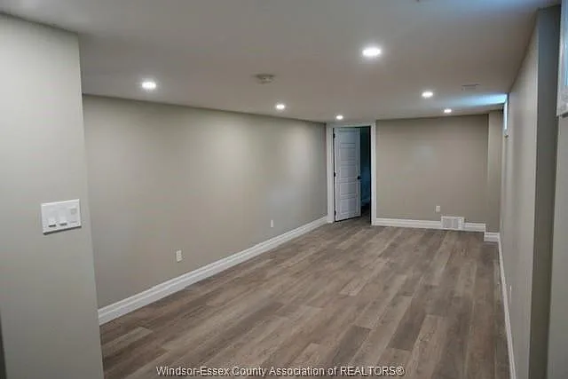 955 Roseland Dr S — Photo 12