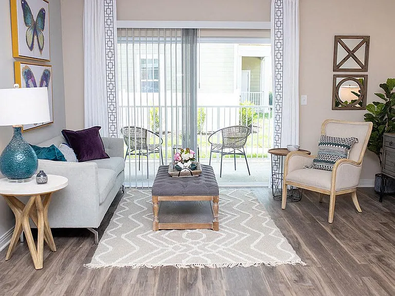 Sapphire at Centerpointe — Photo 7