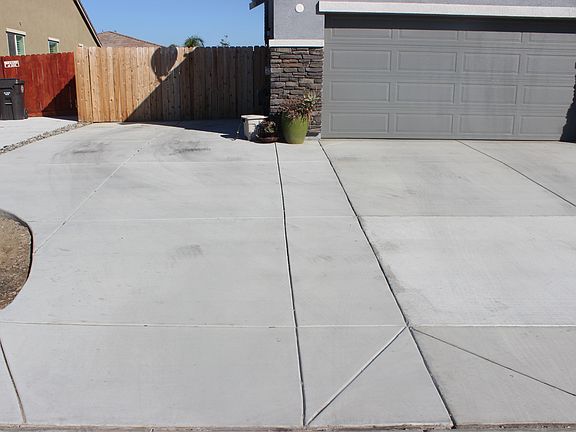 Extra parking/RV/Boat drive way