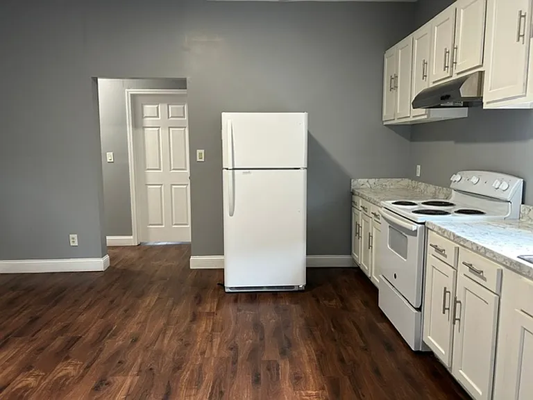925 Xenia Ave — Photo 9
