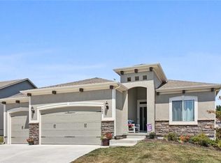 7485 NW Chambers Ct, Parkville, MO 64152