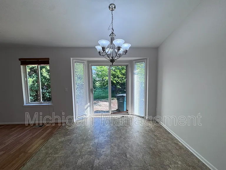 173 Algansee Dr — Photo 2