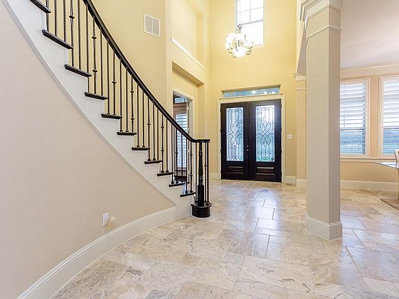 5th image of 922 Weldon Park Dr