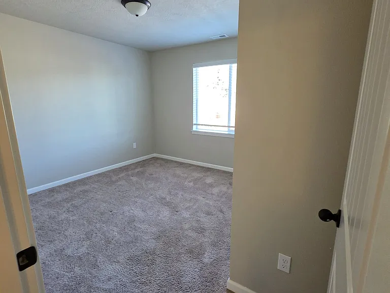 1013 Robbins Ct — Photo 7