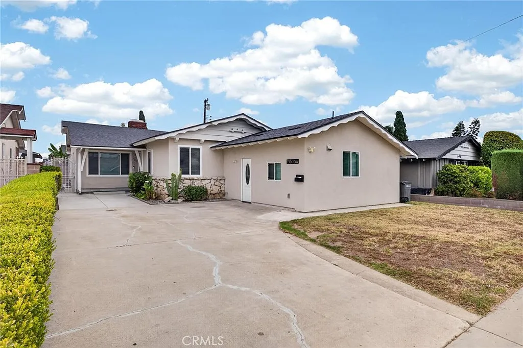 Building Photo - 13808 S Catalina Ave