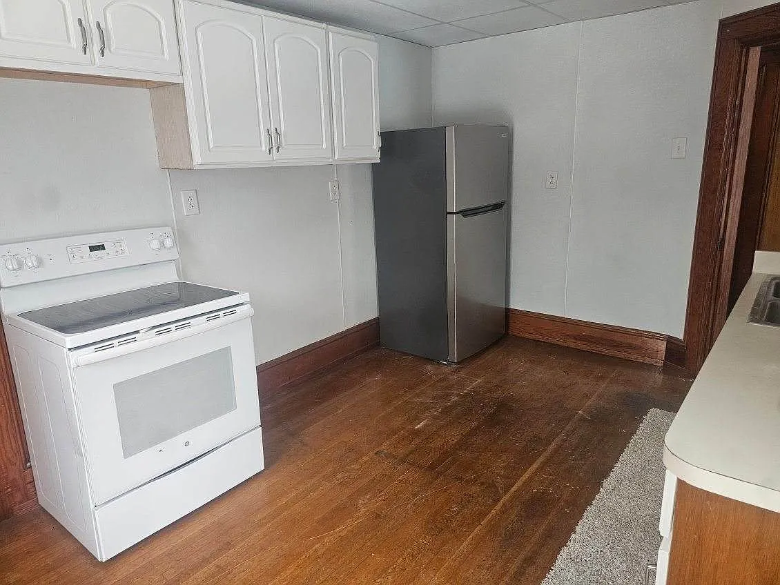 2 bed, 1200 sqft, $1,000 — Photo 2