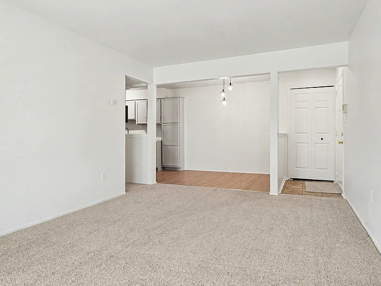 44413 Savery Dr — Photo 2