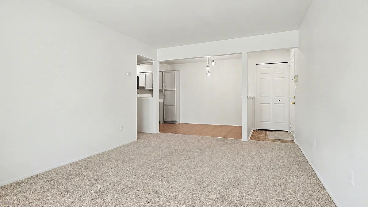 Building Photo - 44413 Savery Dr