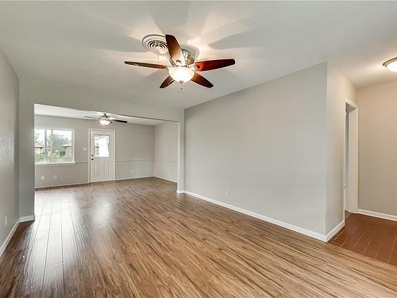 5th image of 307 W Davis St