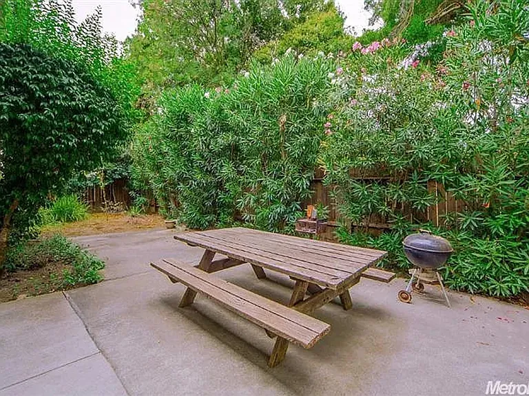 635 Adams St #8 — Photo 19