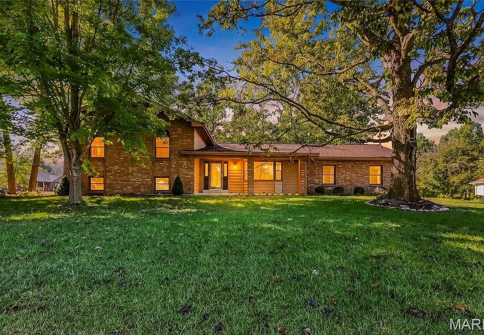 1st image of 145 Bluff Dr