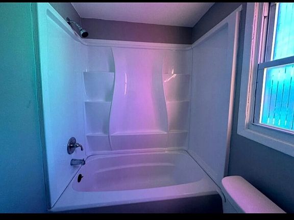 3rd image of 952 Lafayette St #3L