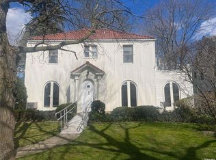 42 Lord Ave, Lawrence, NY 11559