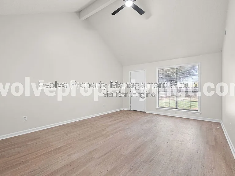 2295 Belin Dr — Photo 4