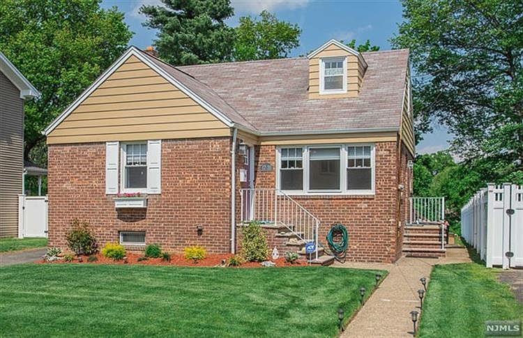1st image of 17-31 Hunter Pl