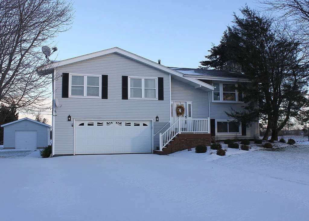 6137 Three Mile Rd photo 1