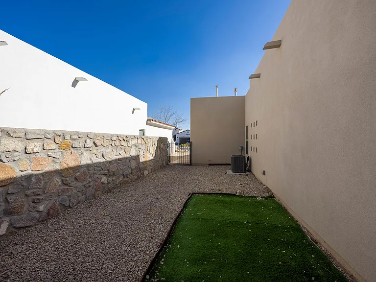 3685 Santa Marcella Ave — Photo 31