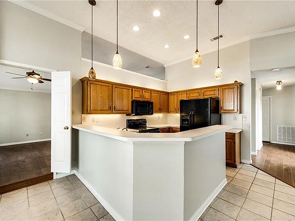 4th image of 6430 Teresa Ln