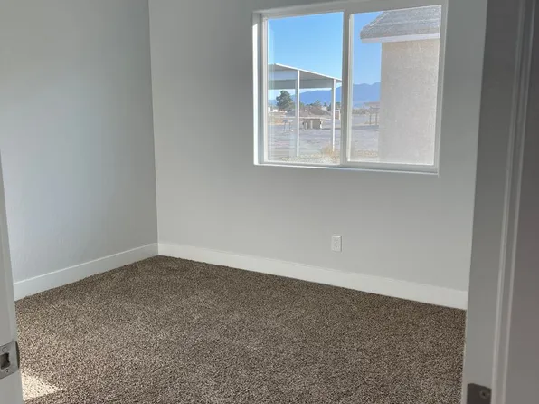 1420 S Ogallala St #3, Pahrump, NV 89048