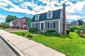 3 bed, 1.5 bath, 1232 sqft, $4,200 — Photo 2