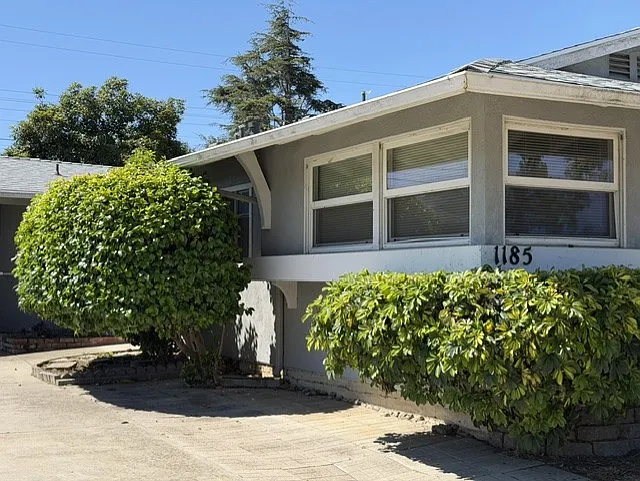 1185 Atascadero St