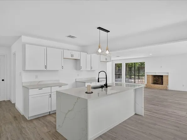 2402 E Overton Rd, Dallas, TX 75216