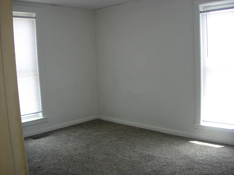 604B Lawn Ave — Photo 8
