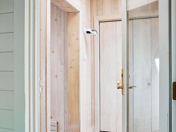 4th image of 382 Catskill Drive