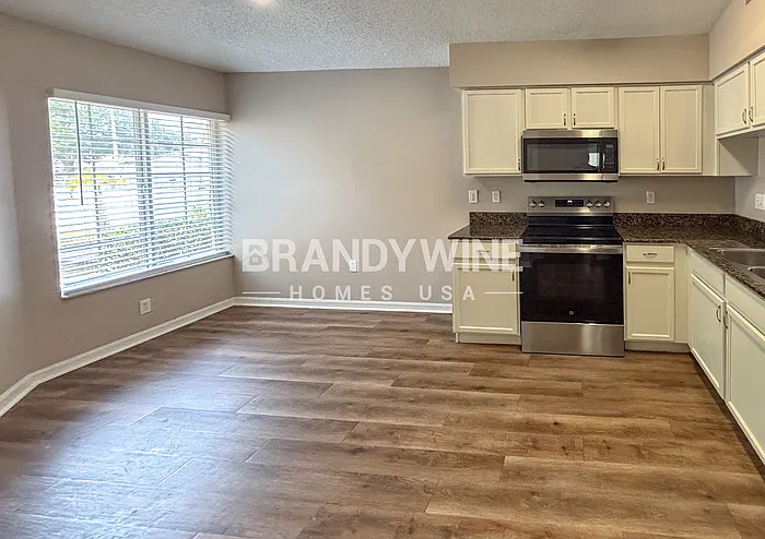 11750 Lynmoor Dr — Photo 8