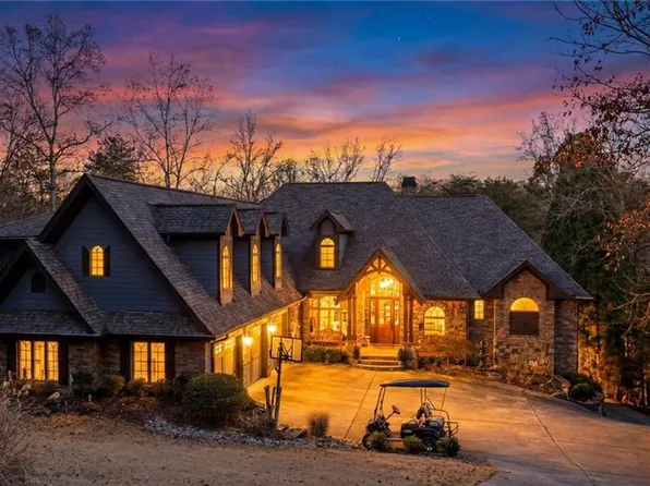 6427 Point Twenty Two, Gainesville, GA 30506