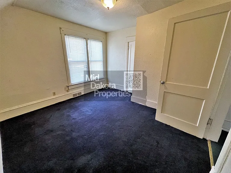 915 W 4th Ave — Photo 6