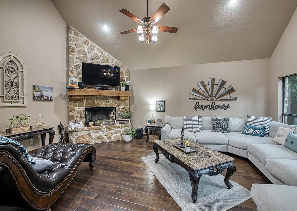 1st image of 320 Oak Branch Cir