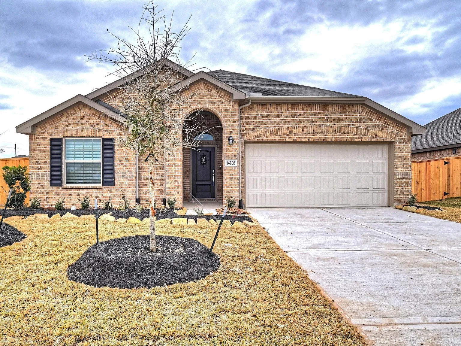 4 bed, 2.0 bath, 1962 sqft, $2,599 — Photo 1