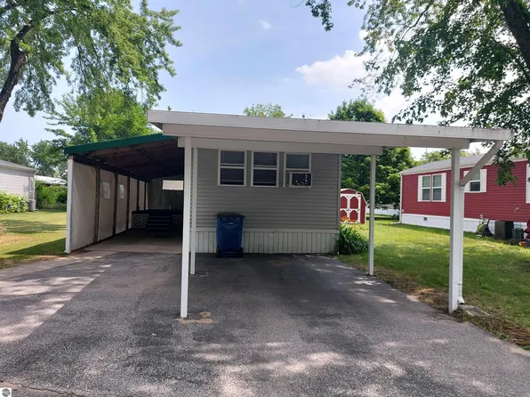 2760 S Michael Pl, Traverse City, MI 49686
