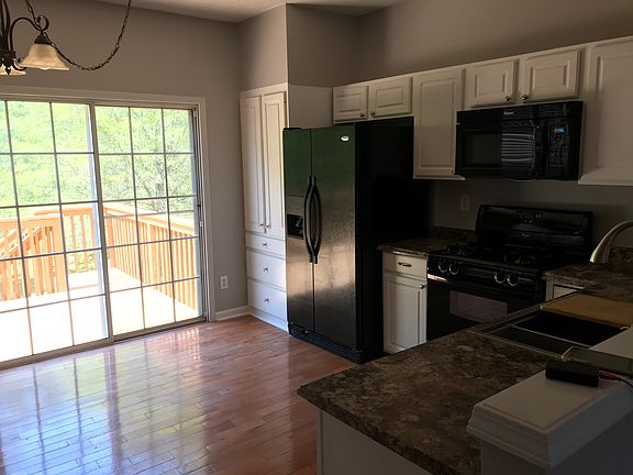 kitchen w/ upgraded pantry
