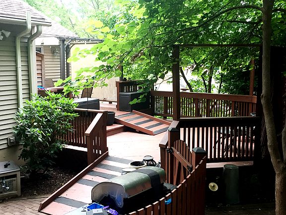 3rd image of 15724 Cranberry Ct