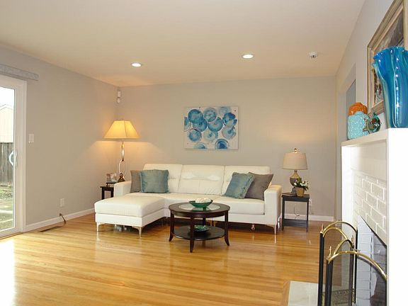 3rd image of 5469 Fernwood Dr